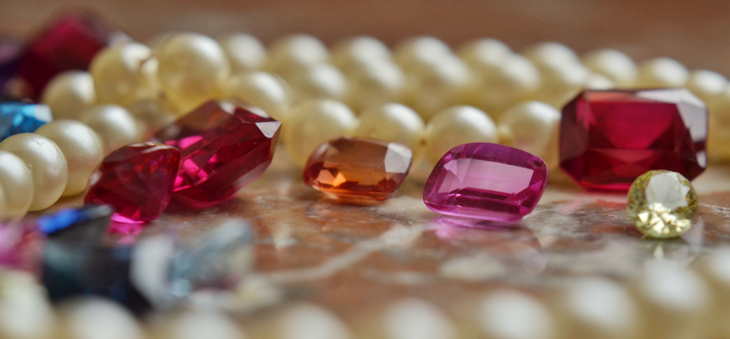 Collection_of_Colored_Gemstones