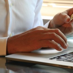 Buying Jewelry Online or At the Store